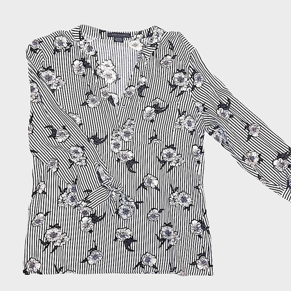 Suzy Shier blouse - Picture 1 of 5